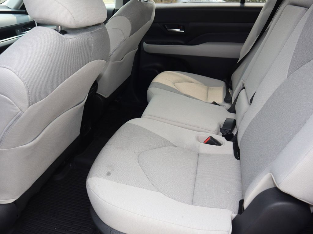 2025 Toyota Grand Highlander LE - Photo 18