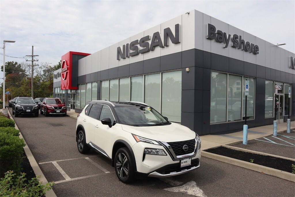 2023 Nissan Rogue Platinum photo 2
