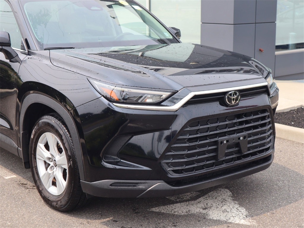 2025 Toyota Grand Highlander LE photo 3