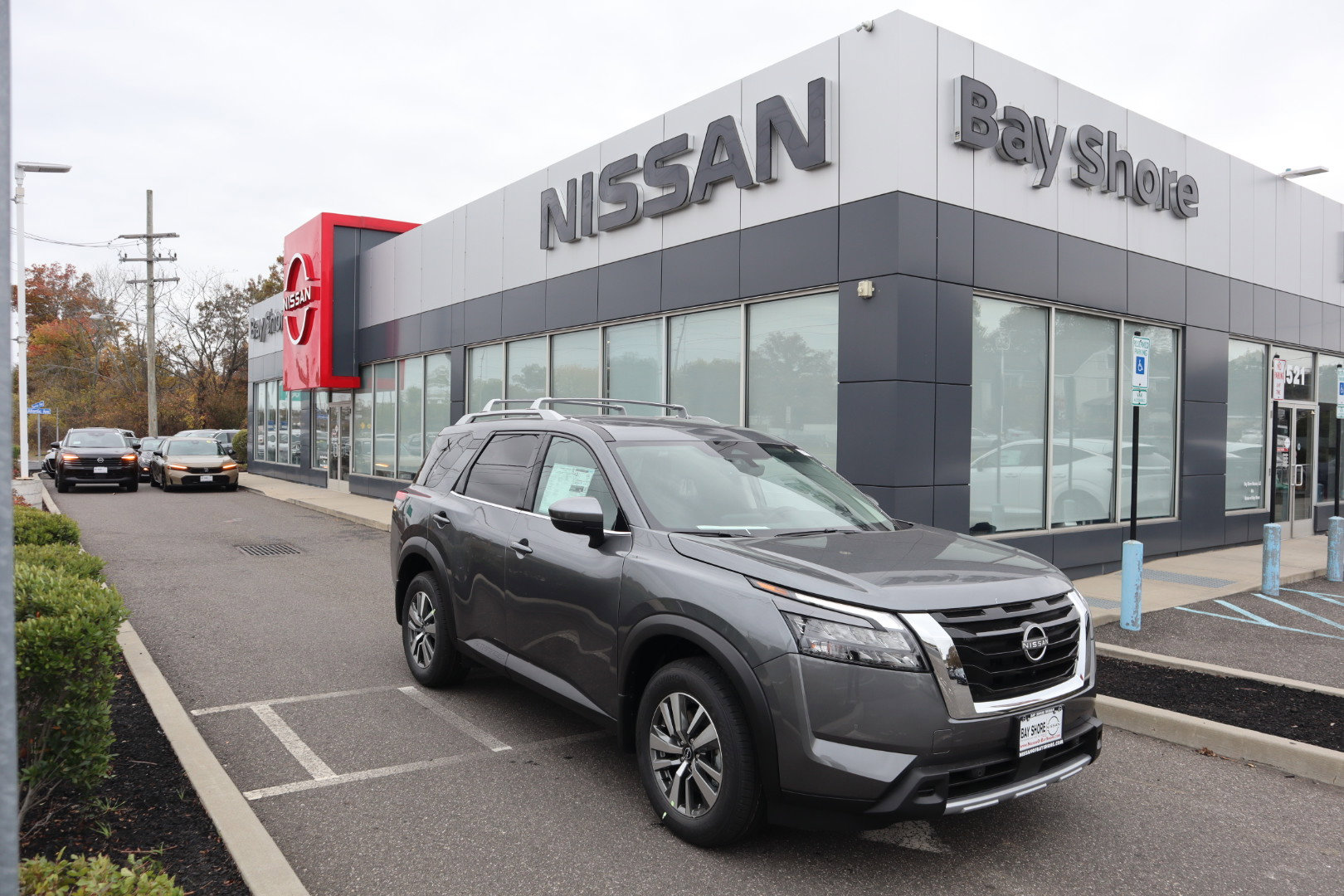 2025 Nissan Pathfinder SL's photo