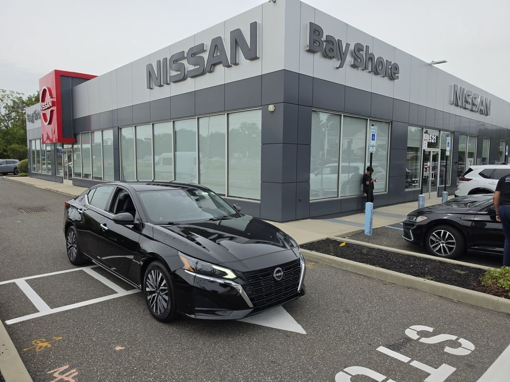 Used 2024 Nissan Altima 2.5 SV Sedan