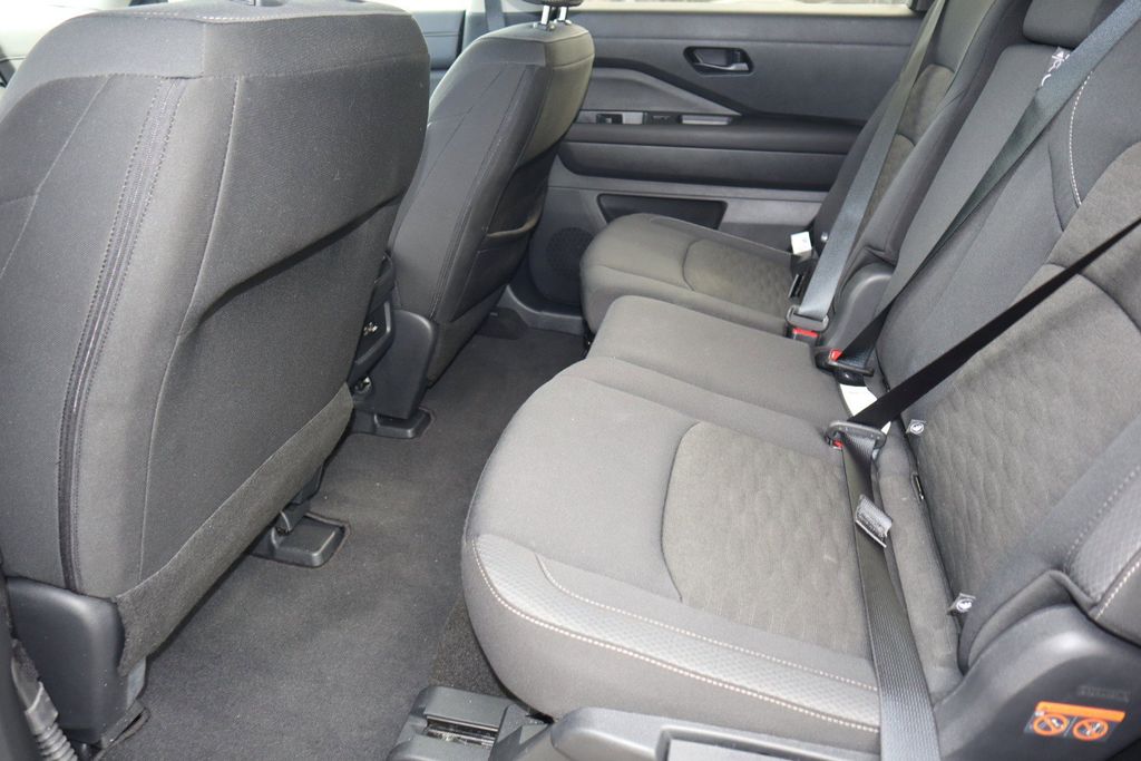 2024 Nissan Pathfinder S - Photo 19