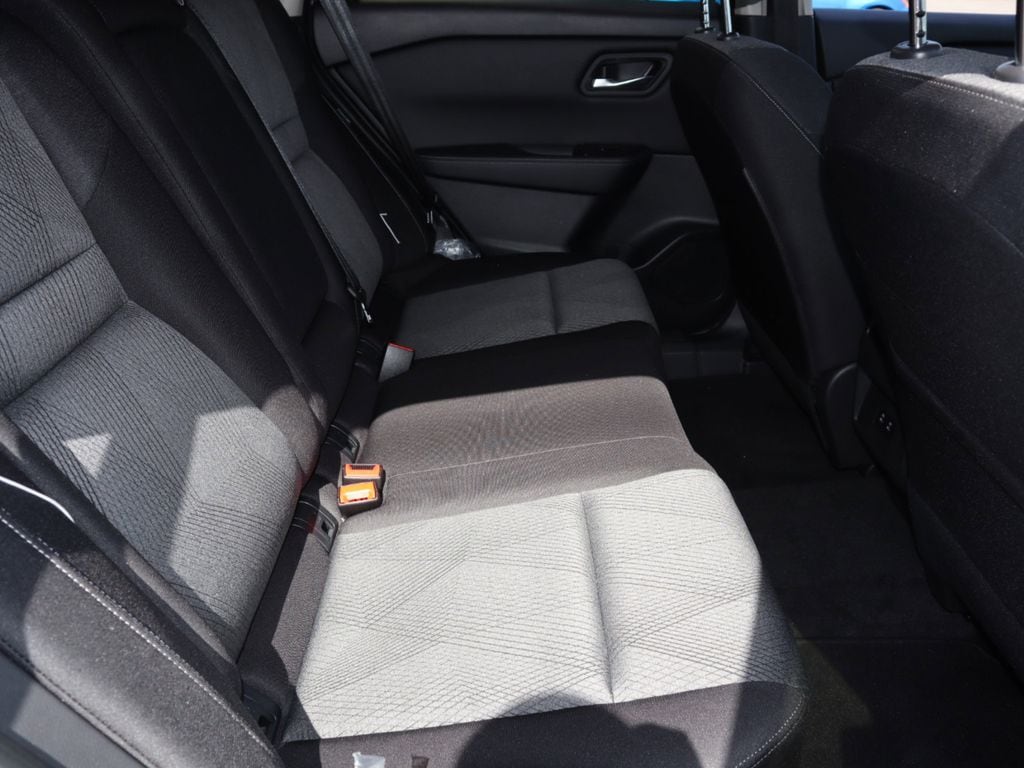 2025 Nissan Rogue SV - Photo 23