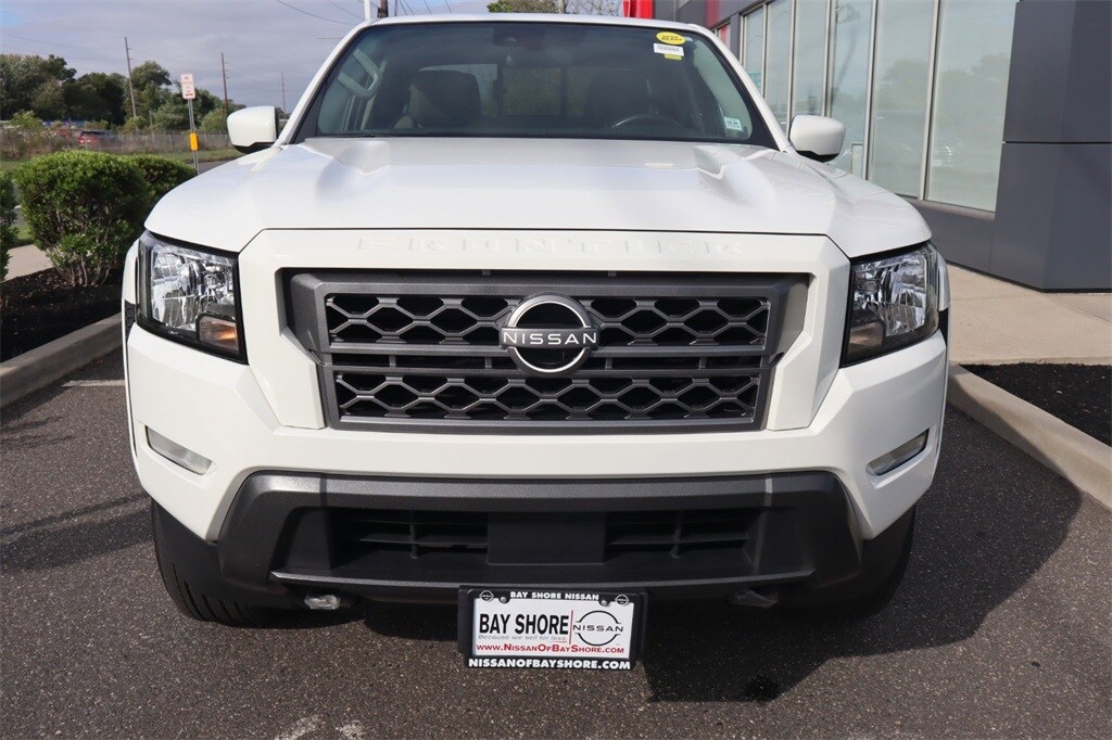 2023 Nissan Frontier SV photo 3