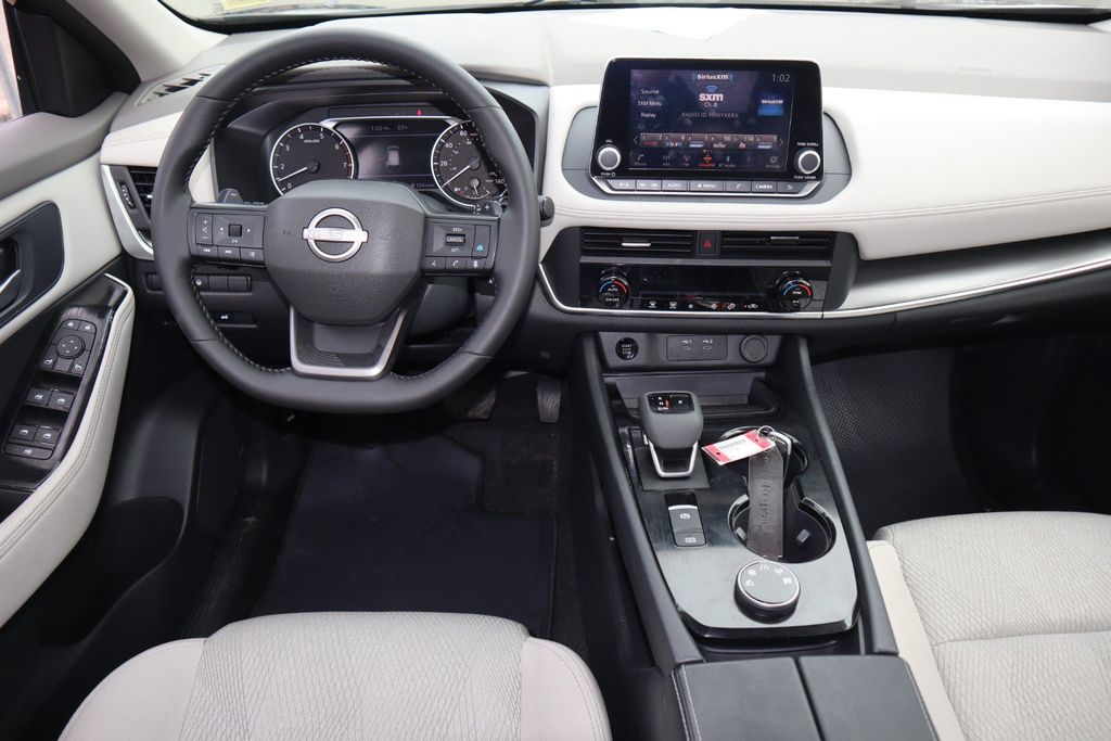 2025 Nissan Rogue SV - Photo 15