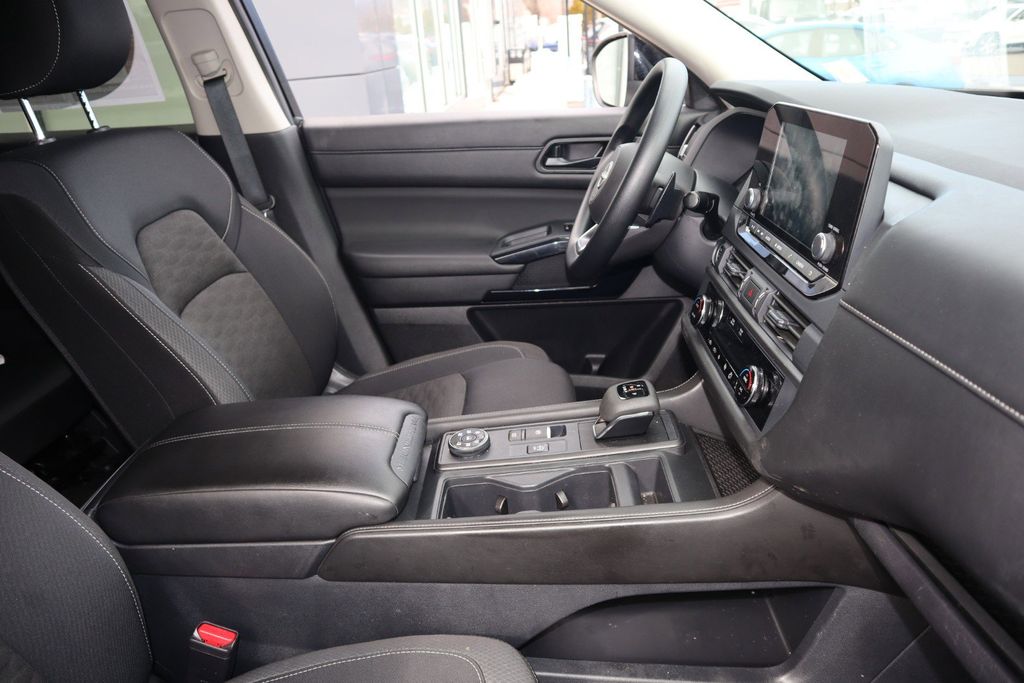 2024 Nissan Pathfinder S - Photo 28