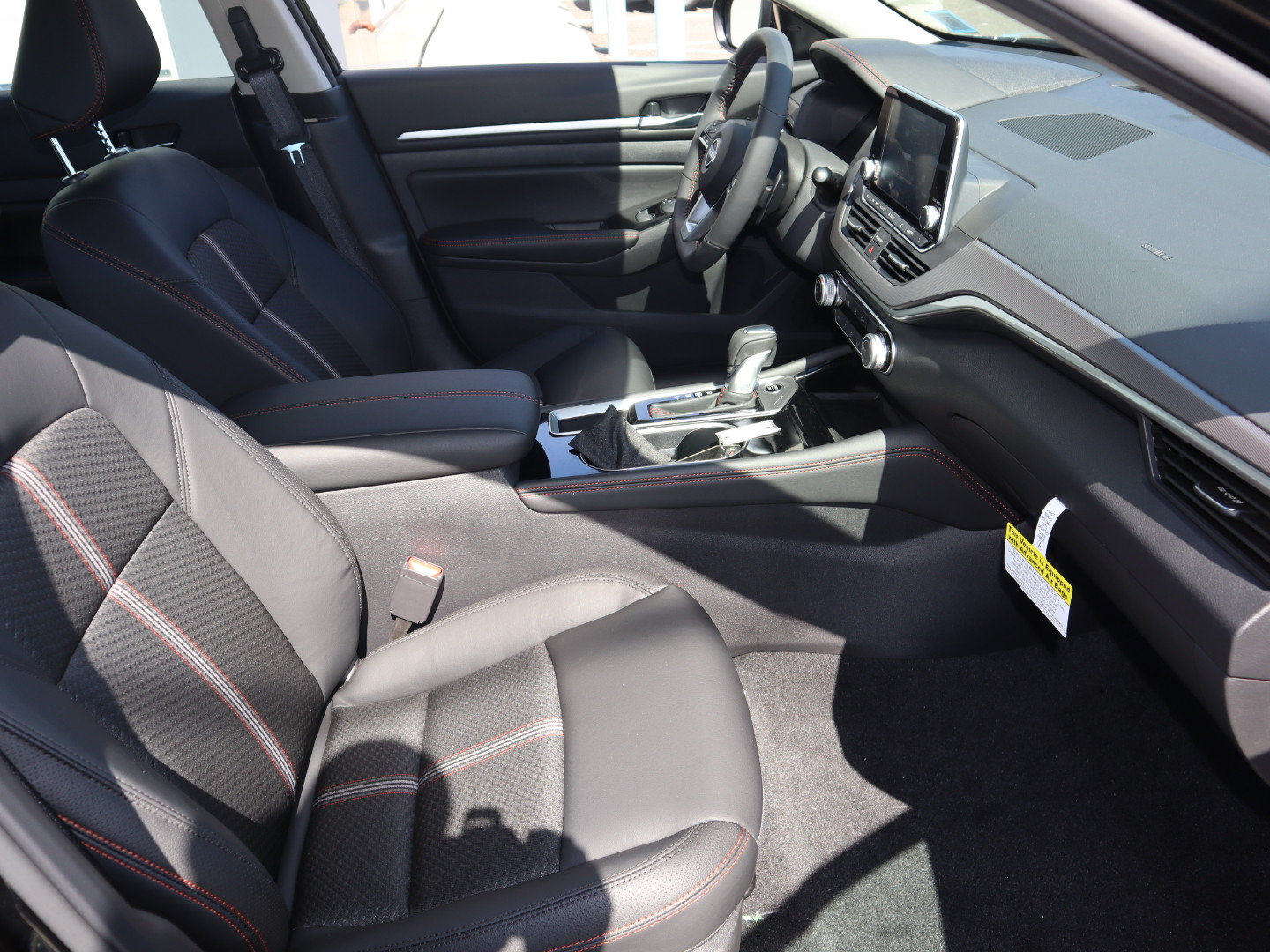 2025 Nissan Altima SR - Photo 25