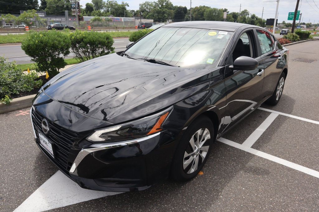 2025 Nissan Altima S - Photo 9