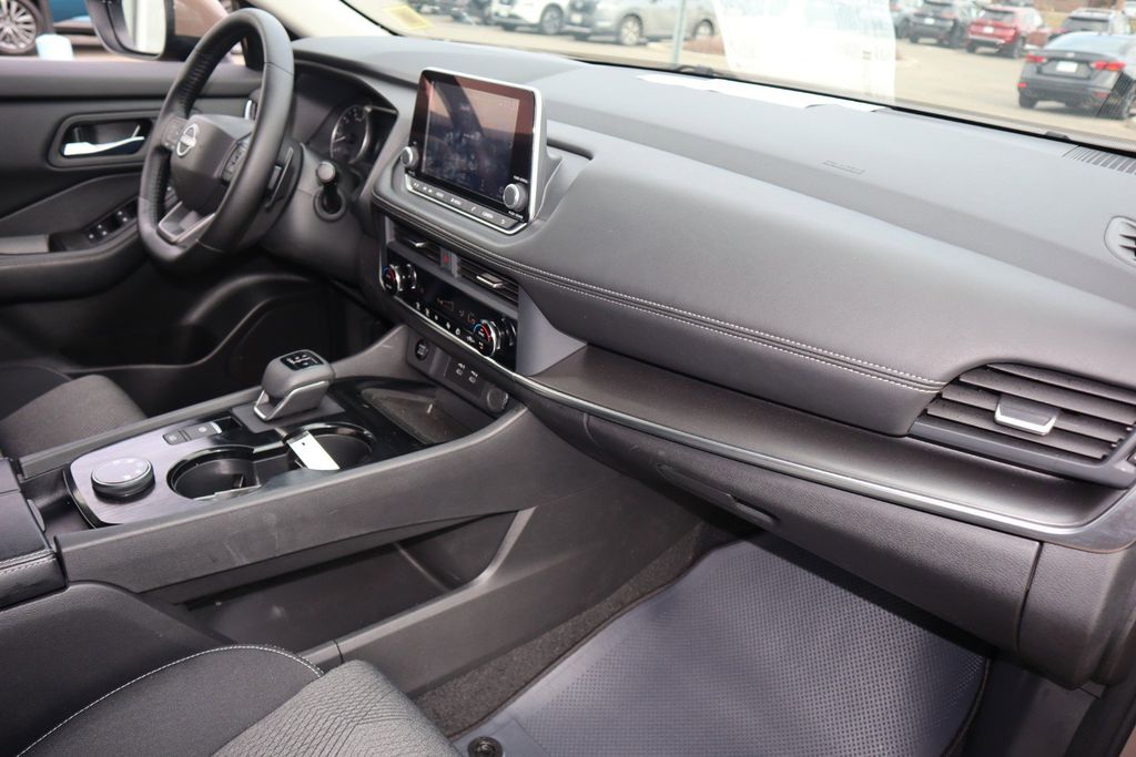 2025 Nissan Rogue SV - Photo 25