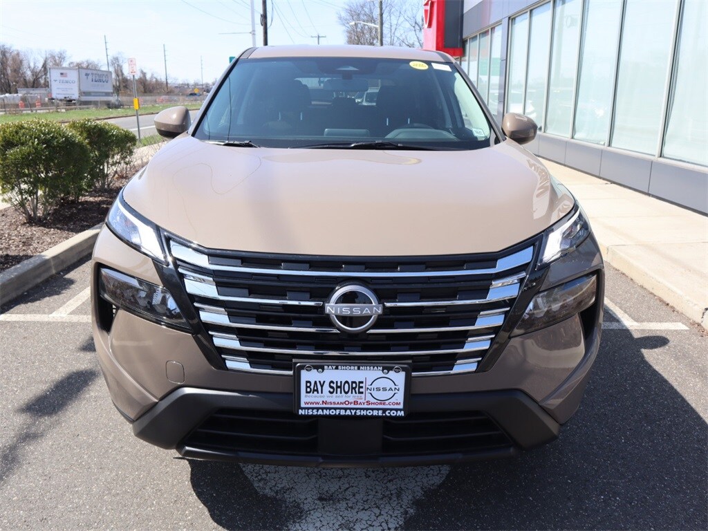 2025 Nissan Rogue SV photo 2