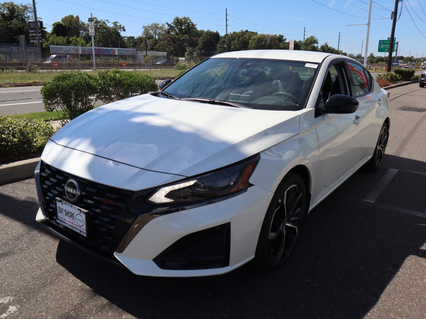 2025 Nissan Altima SR - Photo 8