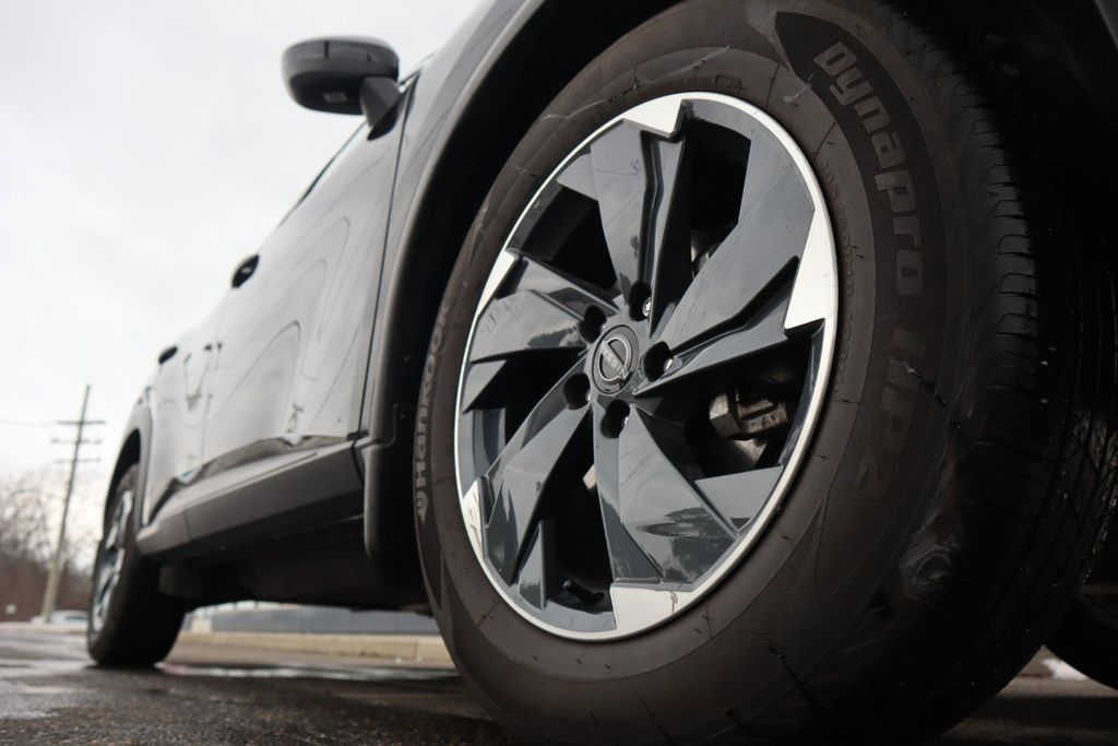 2025 Nissan Rogue SV - Photo 11