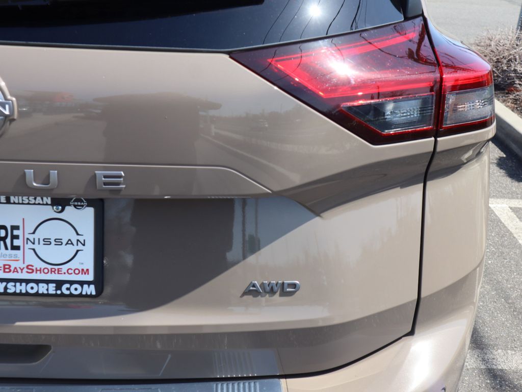 2025 Nissan Rogue SV - Photo 28