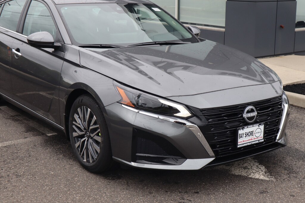 New 2025 Nissan Altima SV Sedan