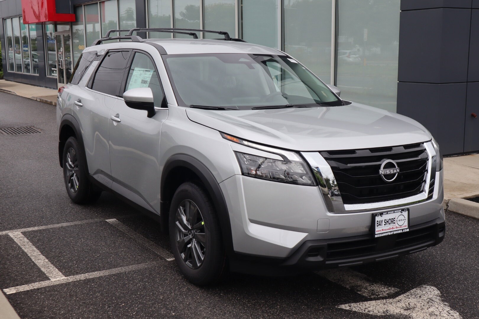 2025 Nissan Pathfinder SV photo 2
