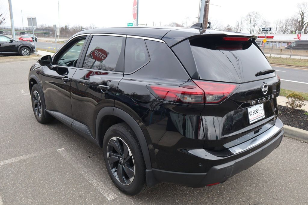 2025 Nissan Rogue SV - Photo 8