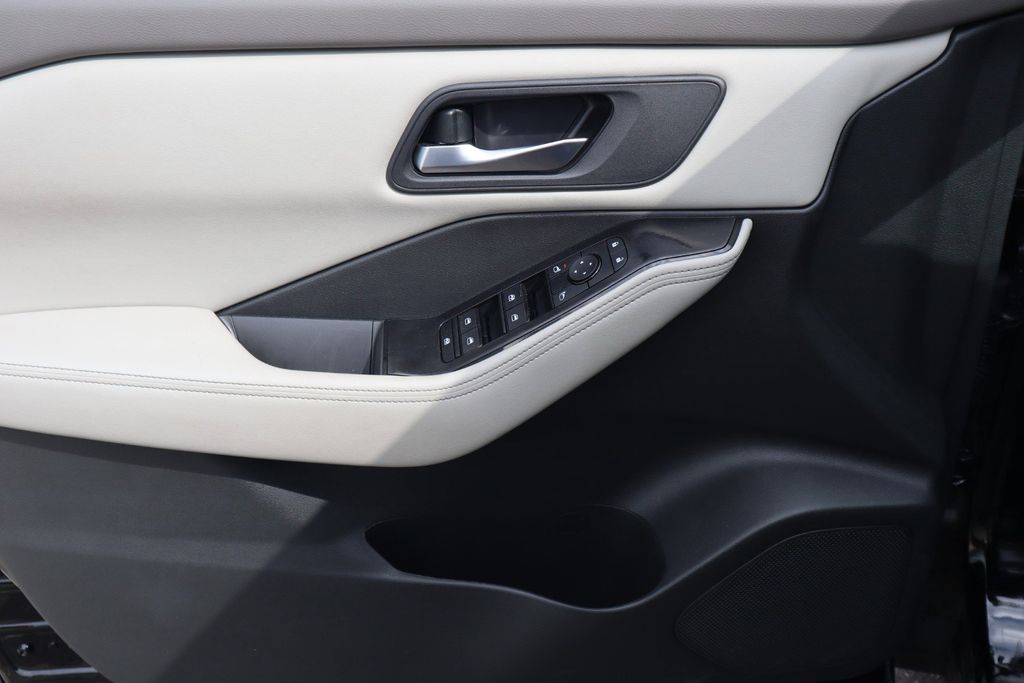 2025 Nissan Rogue SV - Photo 19