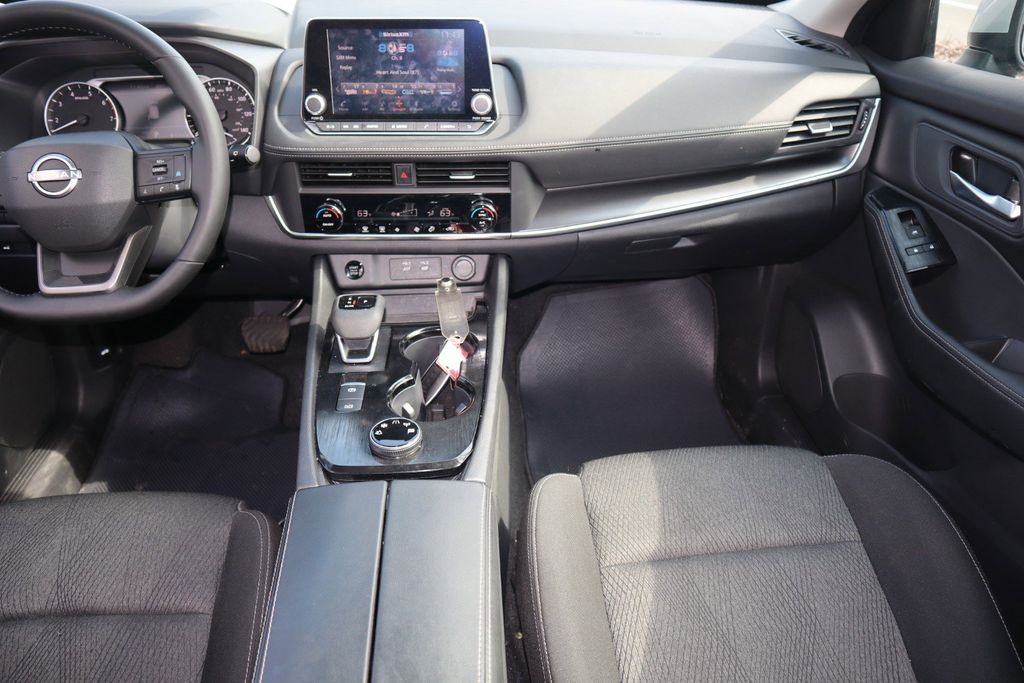 2025 Nissan Rogue SV - Photo 16