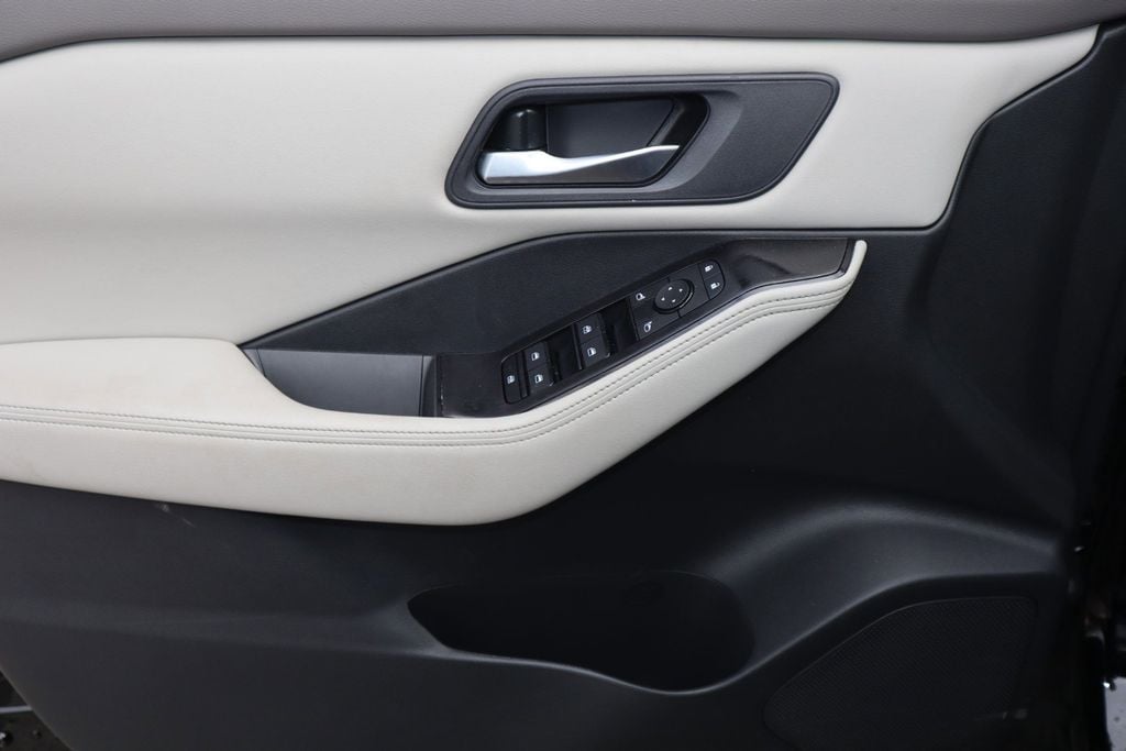 2025 Nissan Rogue SV - Photo 19