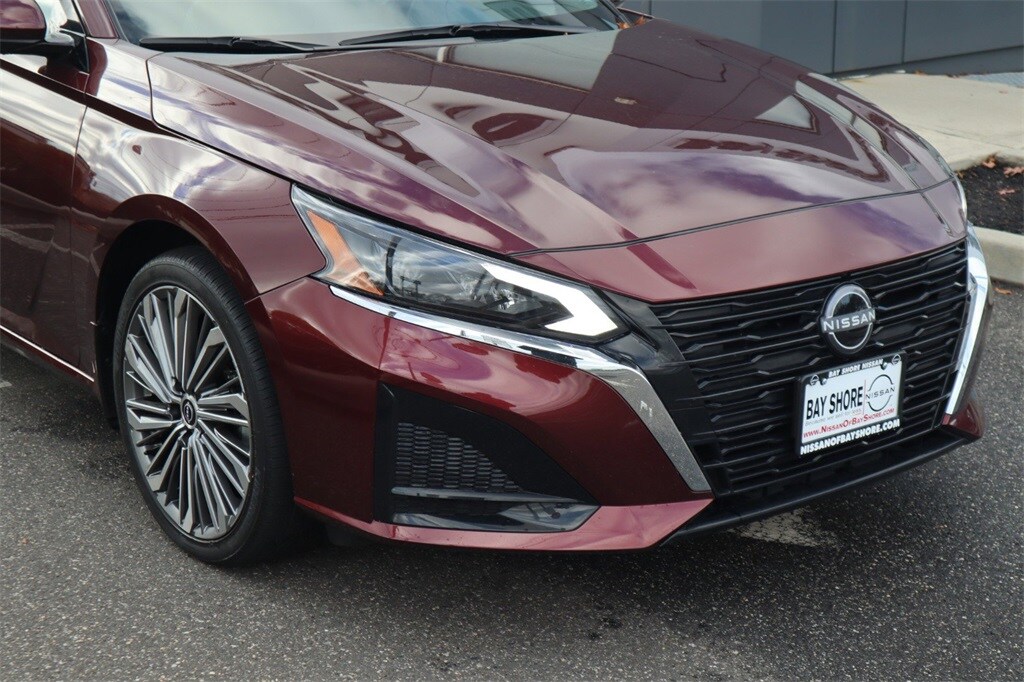 2025 Nissan Altima SL photo 3