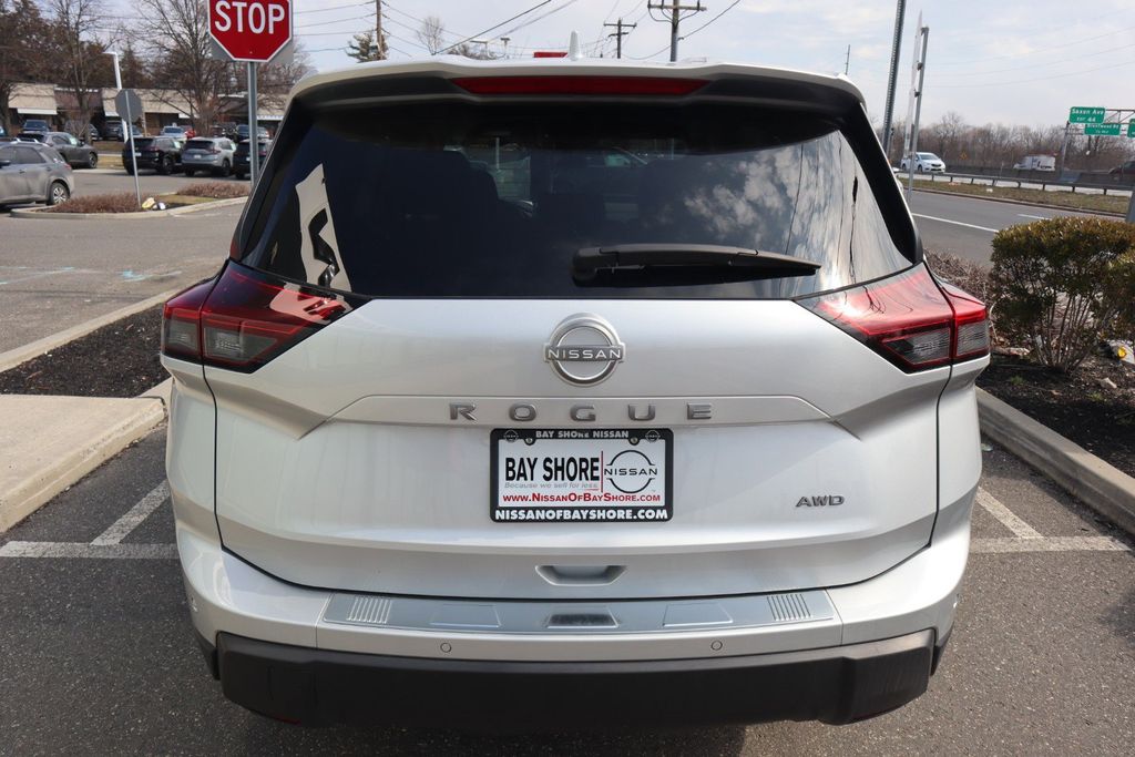 2025 Nissan Rogue SV - Photo 7