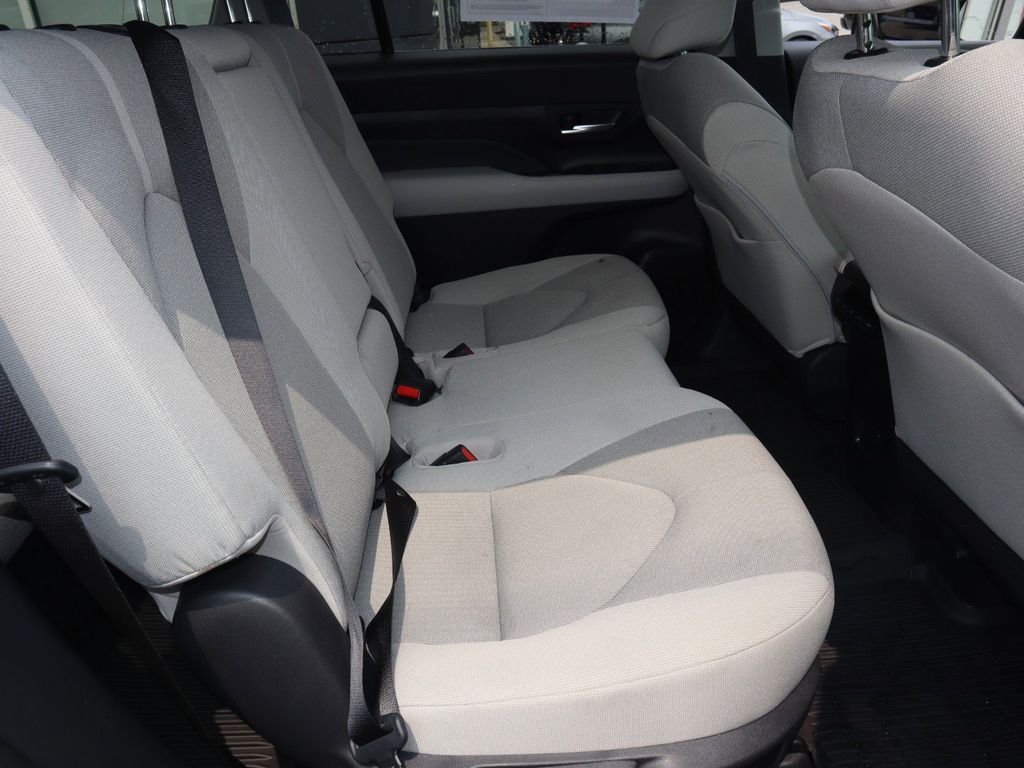2025 Toyota Grand Highlander LE - Photo 32