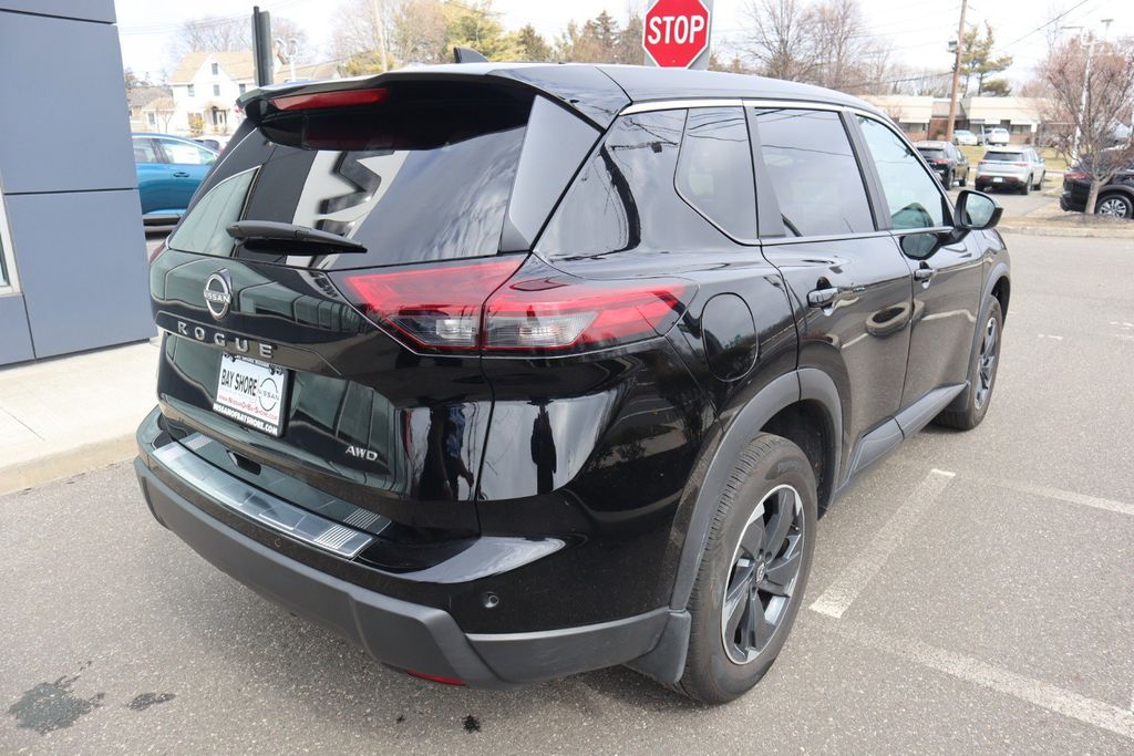 2025 Nissan Rogue SV - Photo 6