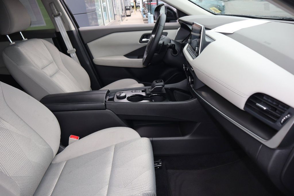 2025 Nissan Rogue SV - Photo 23