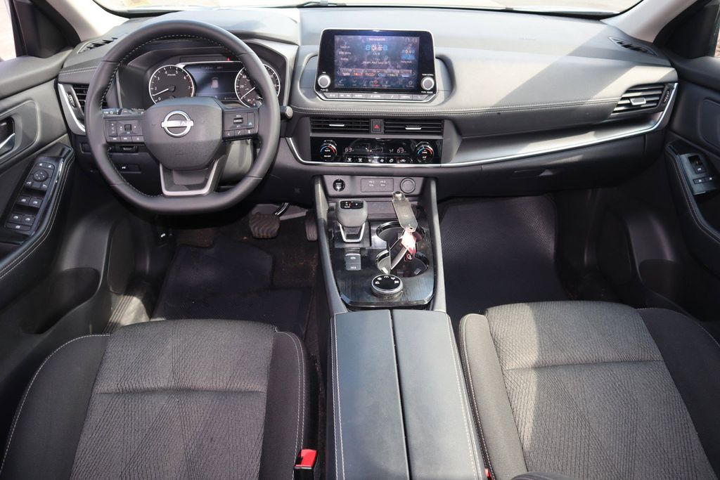 2025 Nissan Rogue SV - Photo 14