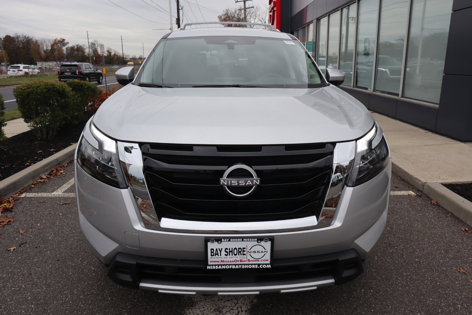 2025 Nissan Pathfinder SL photo 3