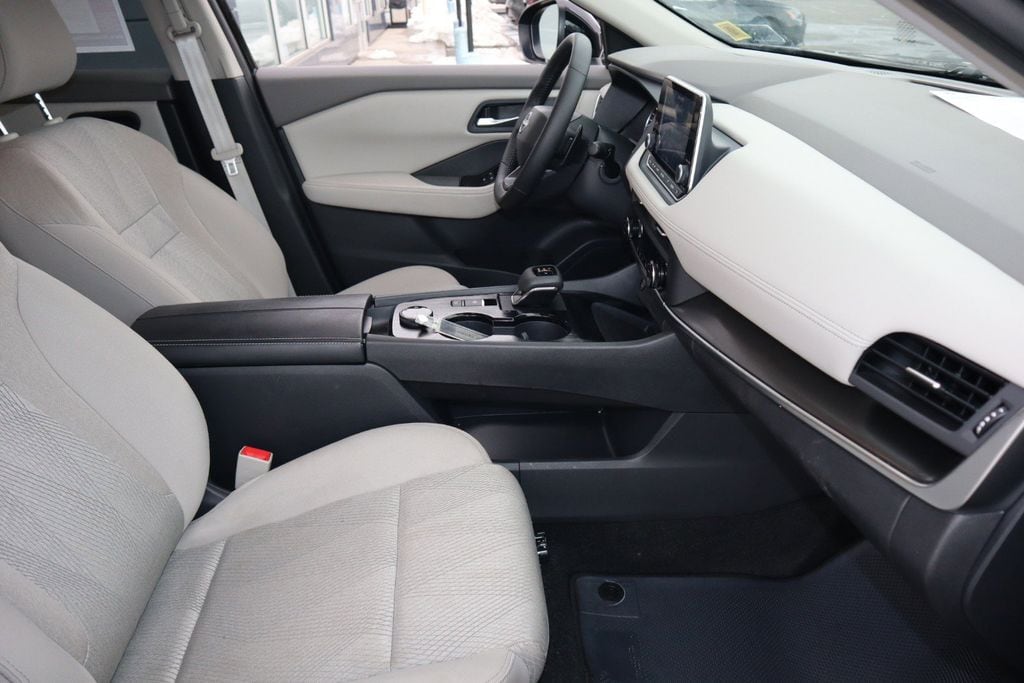 2025 Nissan Rogue SV - Photo 23