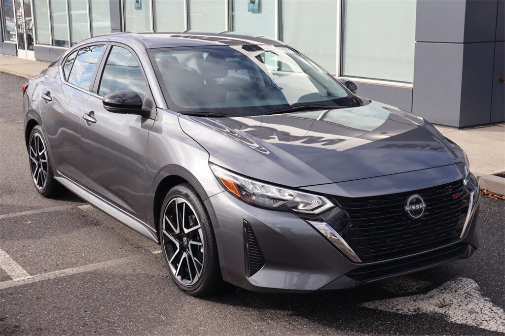2025 Nissan Sentra SR photo 3