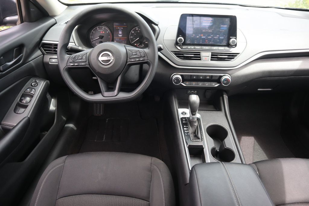 2025 Nissan Altima S - Photo 15