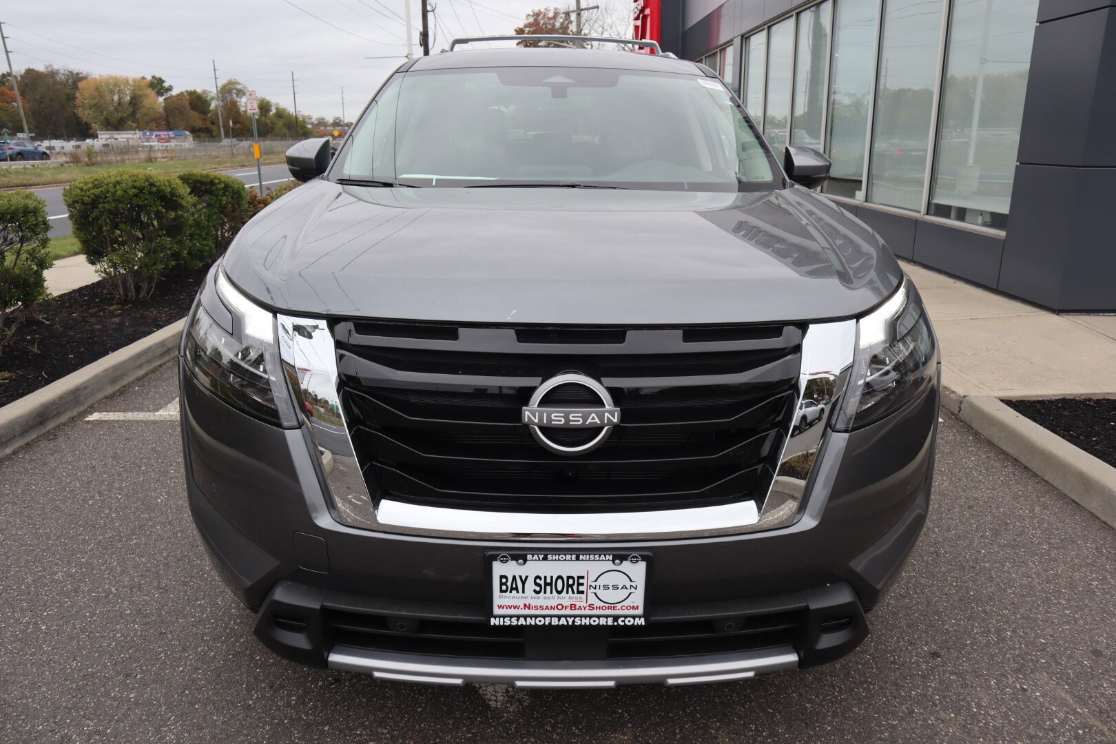 2025 Nissan Pathfinder SL photo 2