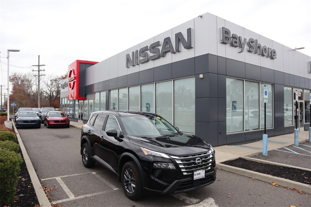 2025 Nissan Rogue S photo 2