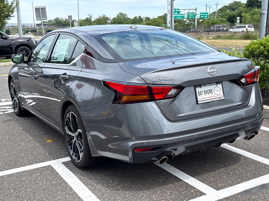2025 Nissan Altima SR - Photo 6