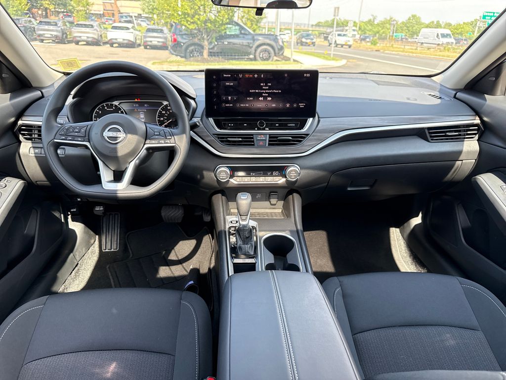 2025 Nissan Altima SV - Photo 11