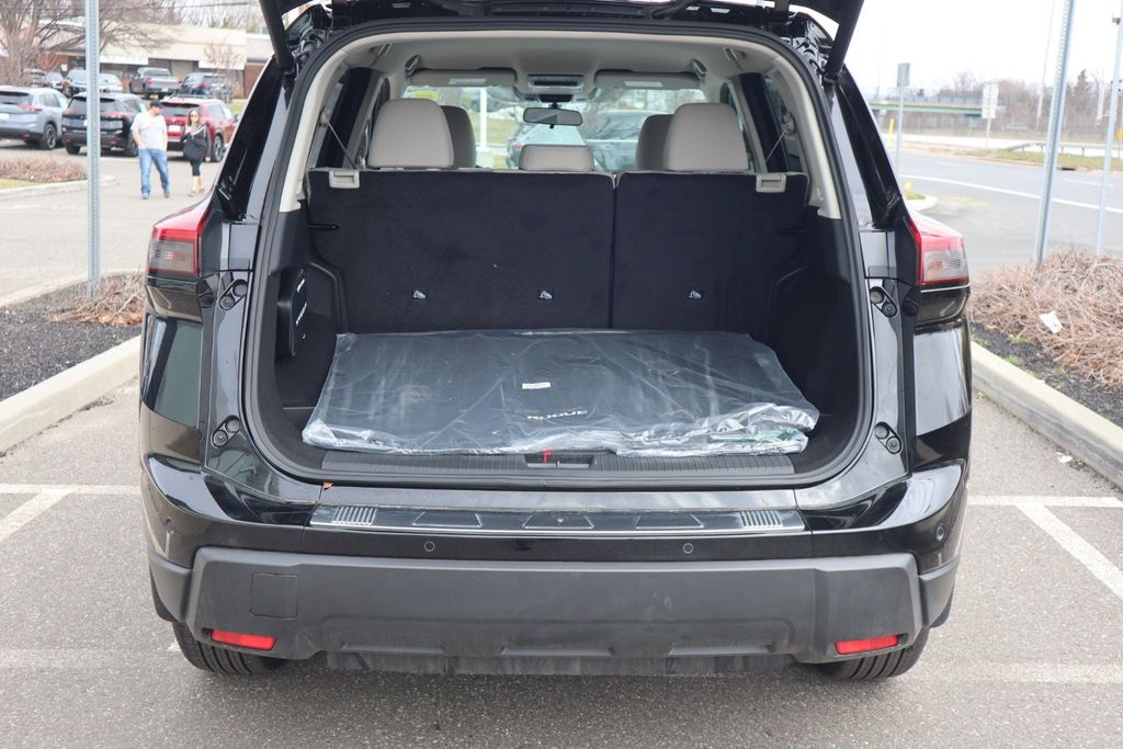 2025 Nissan Rogue SV - Photo 27