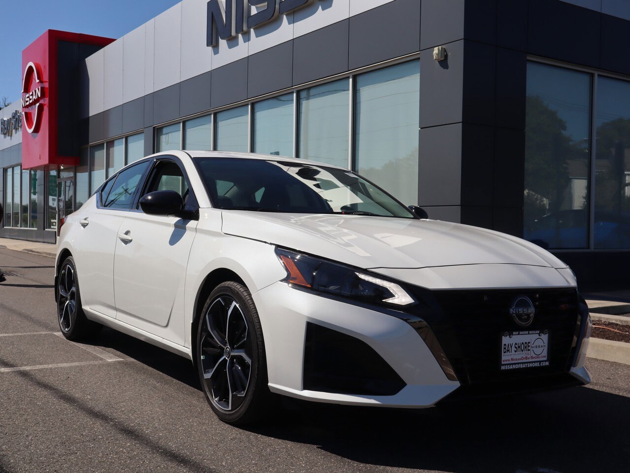 2025 Nissan Altima SR photo 2