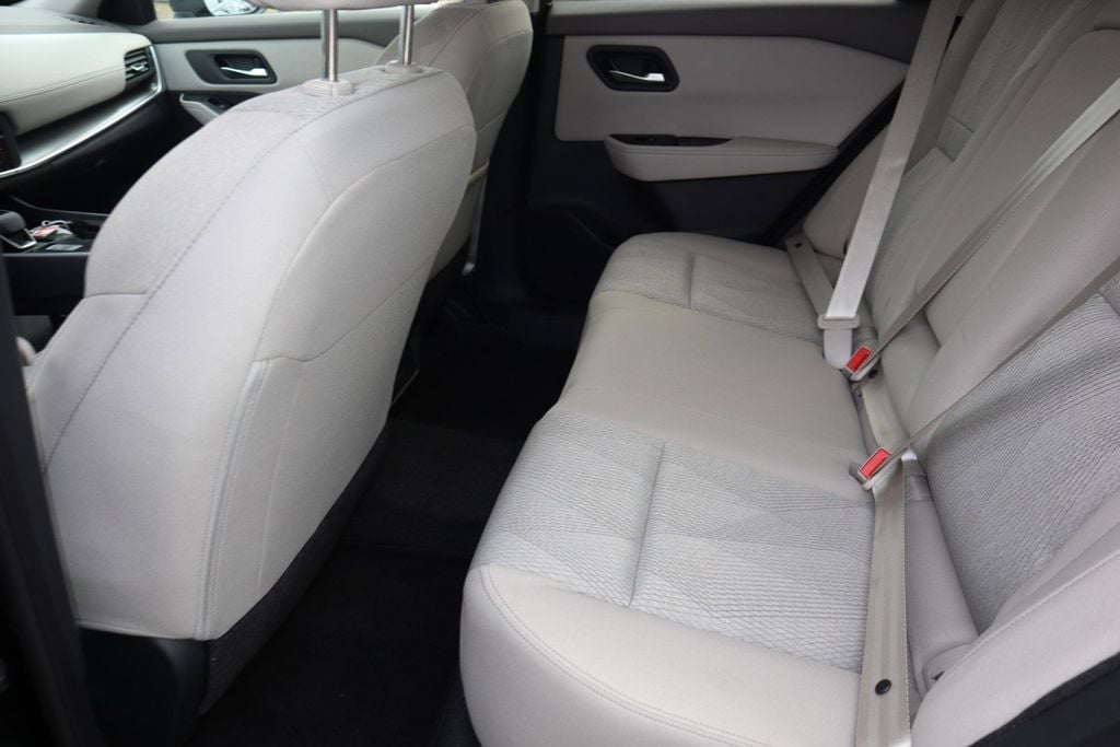 2025 Nissan Rogue SV - Photo 18