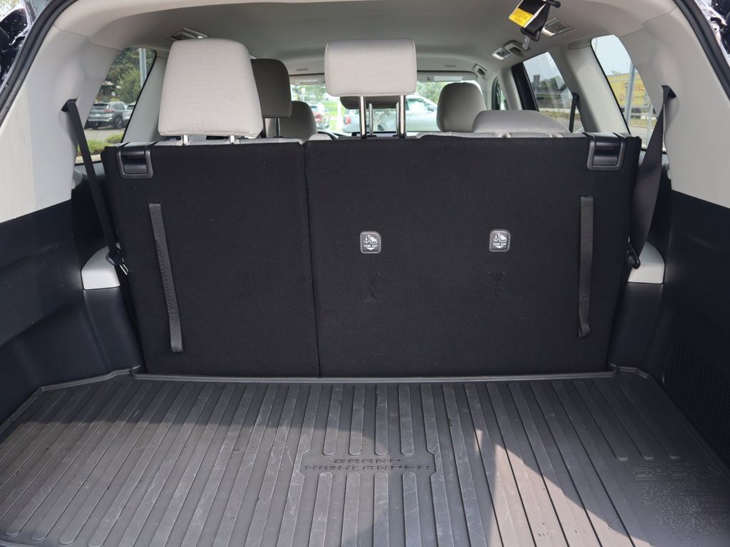 2025 Toyota Grand Highlander LE - Photo 35