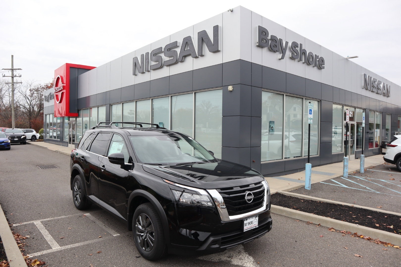 2025 Nissan Pathfinder SV's photo