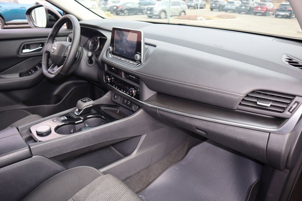 2025 Nissan Rogue SV - Photo 25