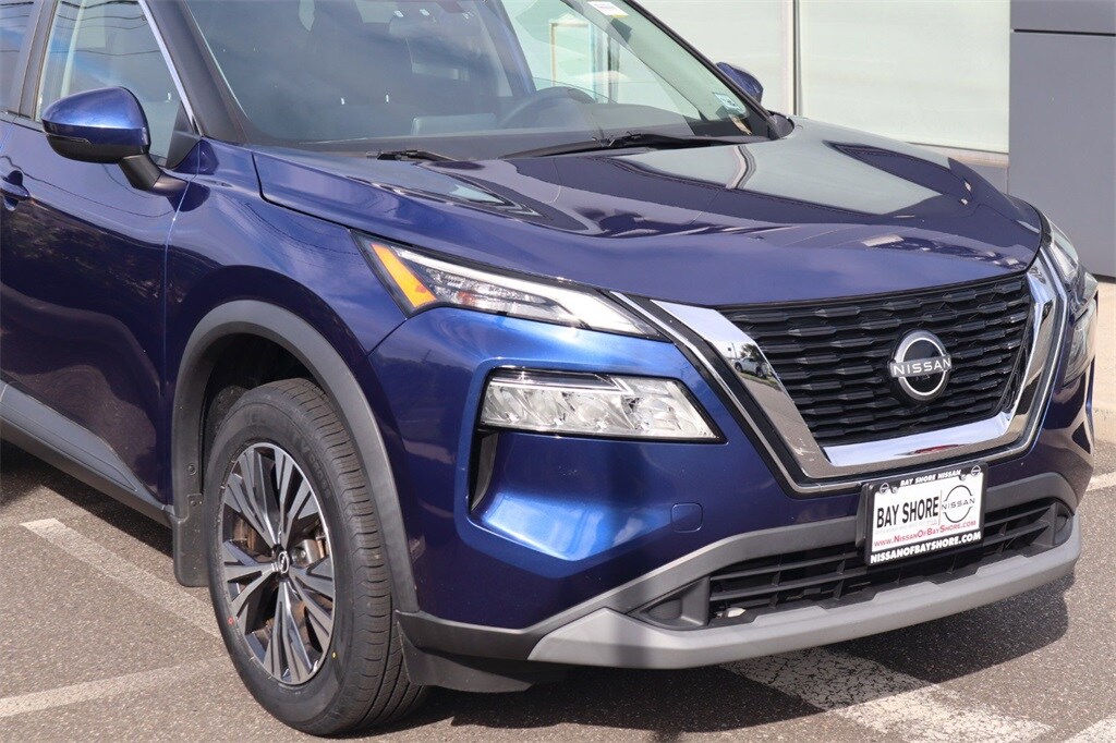 2022 Nissan Rogue SV photo 2