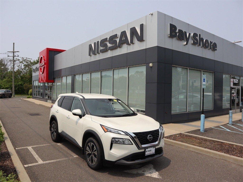 2022 Nissan Rogue SV photo 2