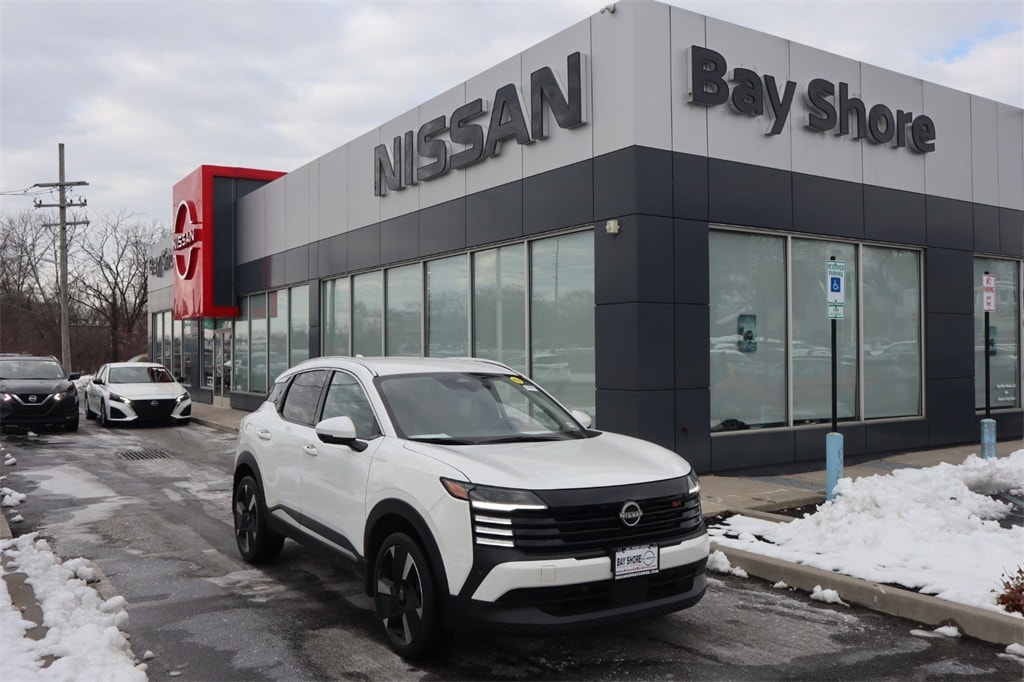 2025 Nissan Kicks SR AWD's photo