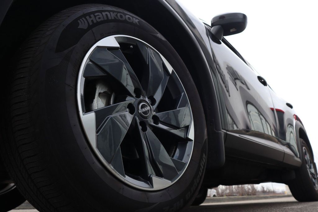 2025 Nissan Rogue SV - Photo 11