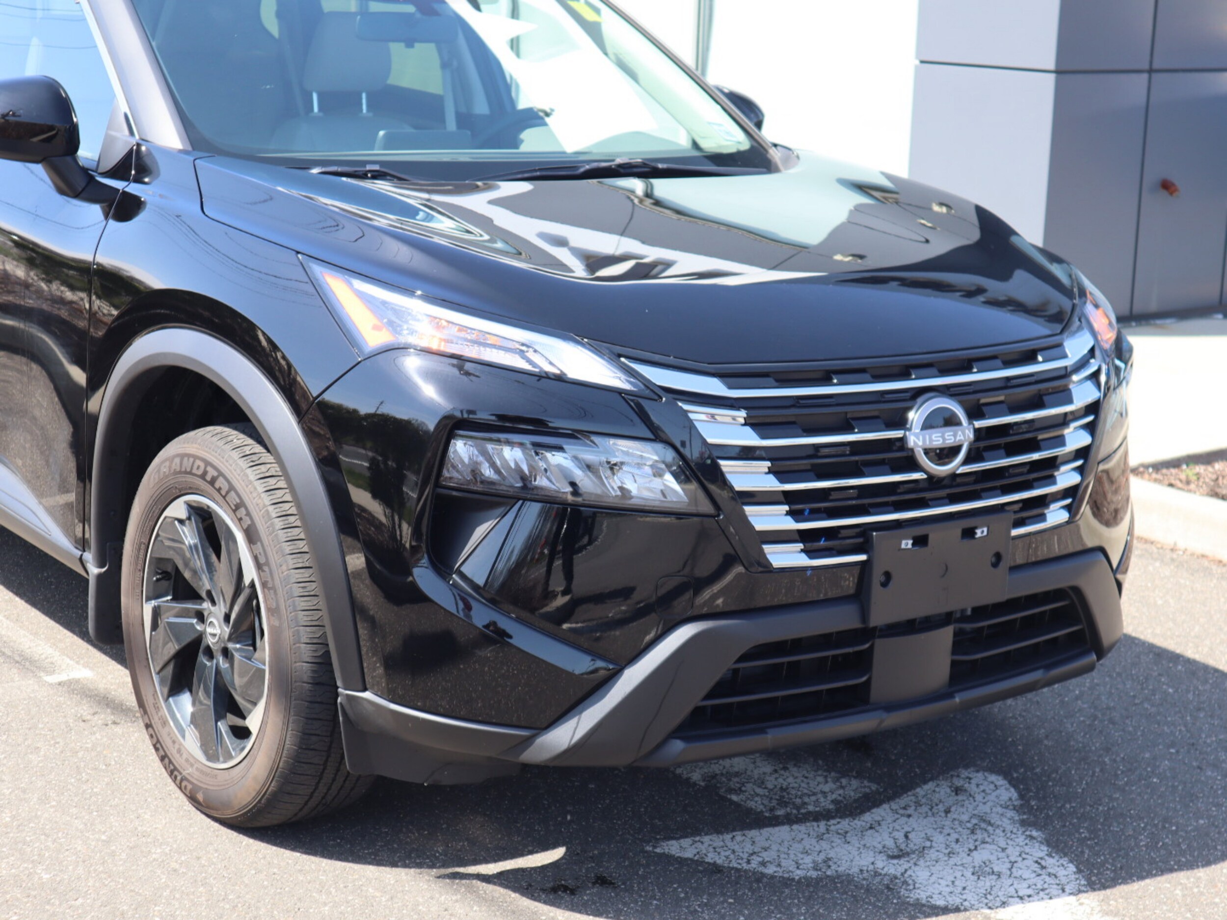 2025 Nissan Rogue SV photo 4