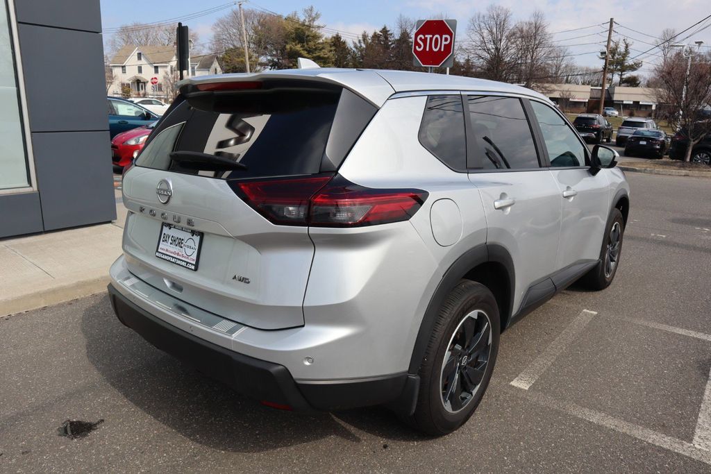 2025 Nissan Rogue SV - Photo 6