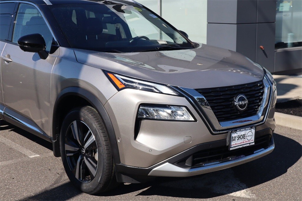 2023 Nissan Rogue Platinum photo 2